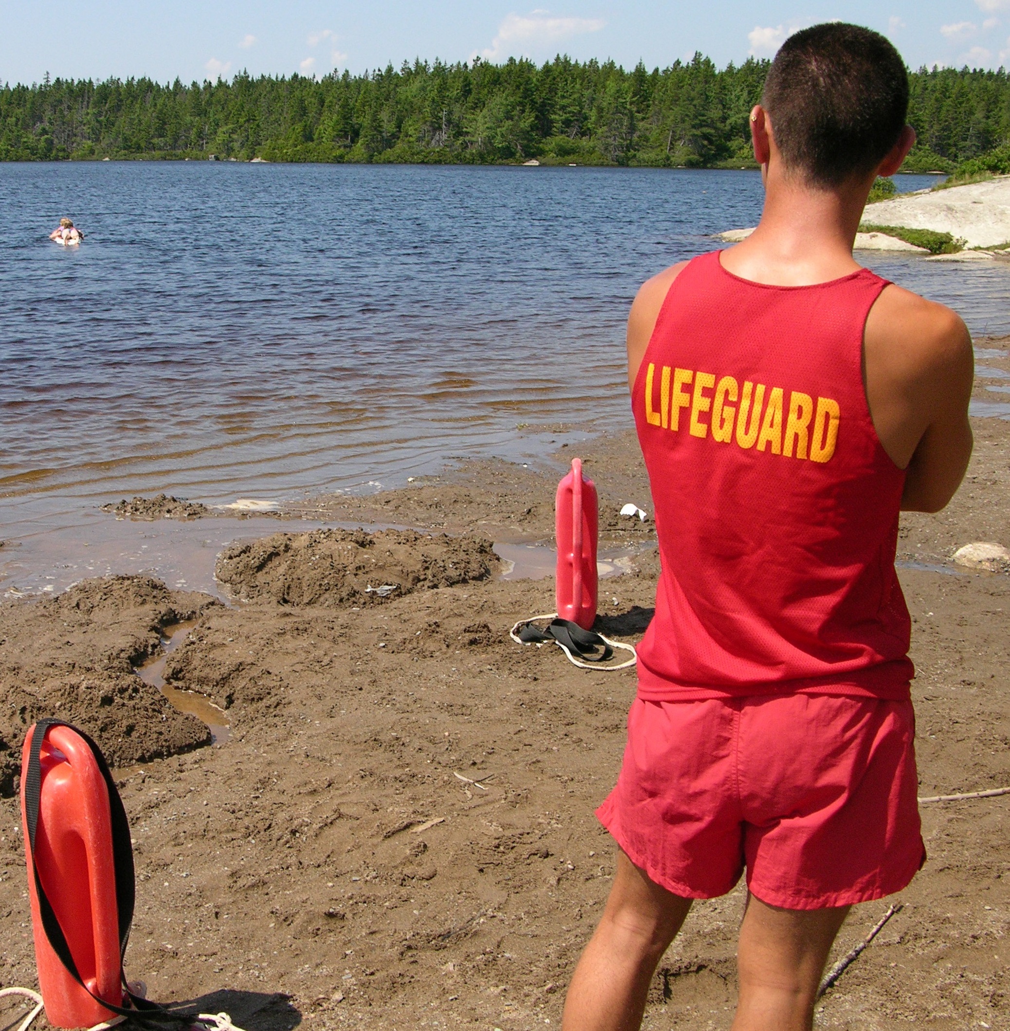 Supervised beaches, outdoor pools, and splash pads