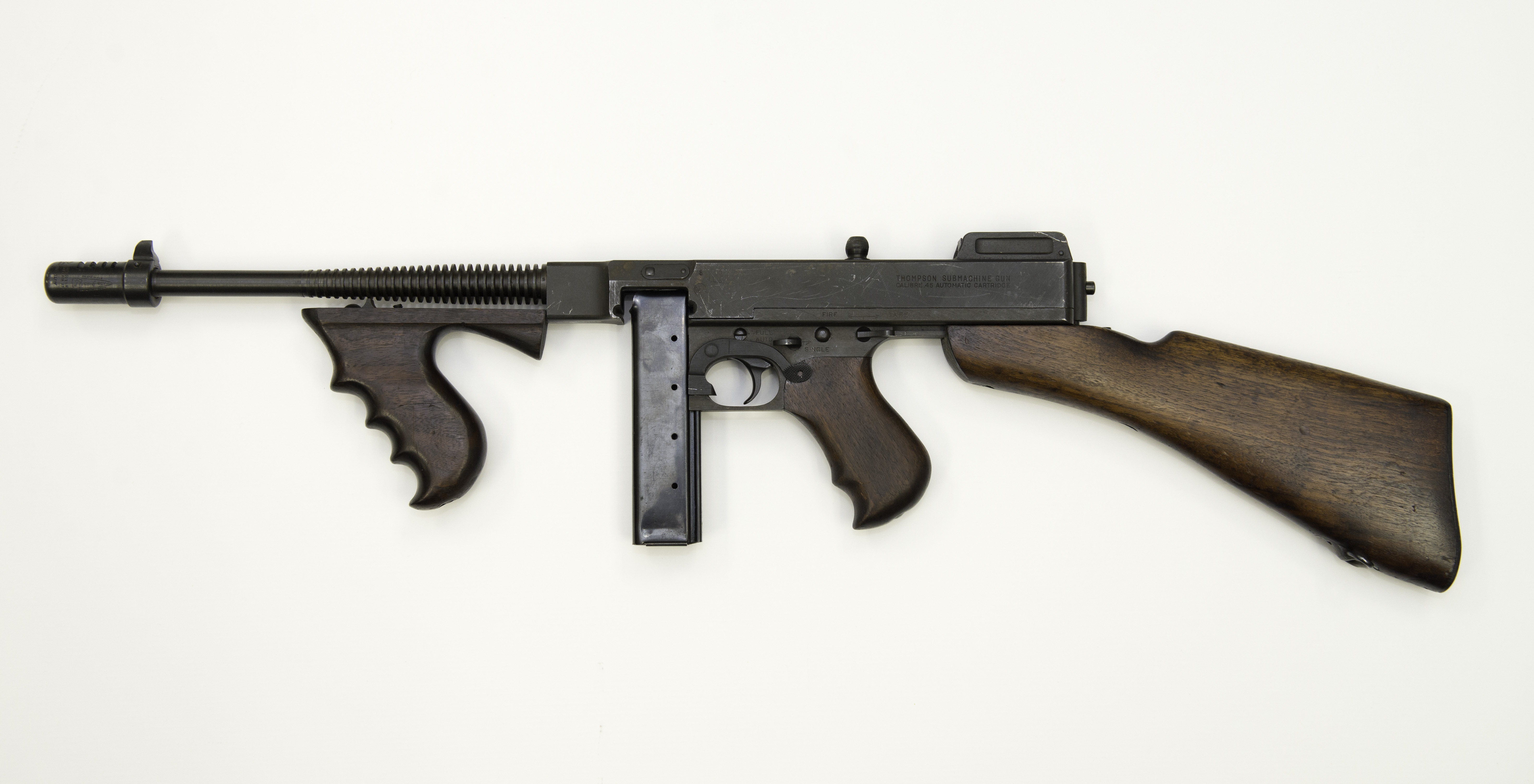 Photo of a reasonable facsimile of the stolen Tommy-gun
