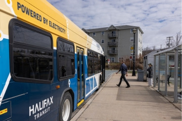 Side profile of one of the electric buses parked. 