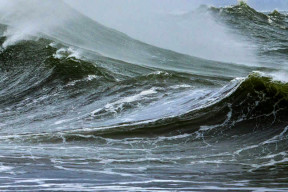 a photo of an ocean wave as a result of a storm surge