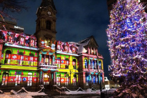 2021 Tree lighting and projection show on city hall in parade square