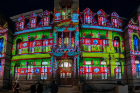 the 2021 holiday projection show on city hall